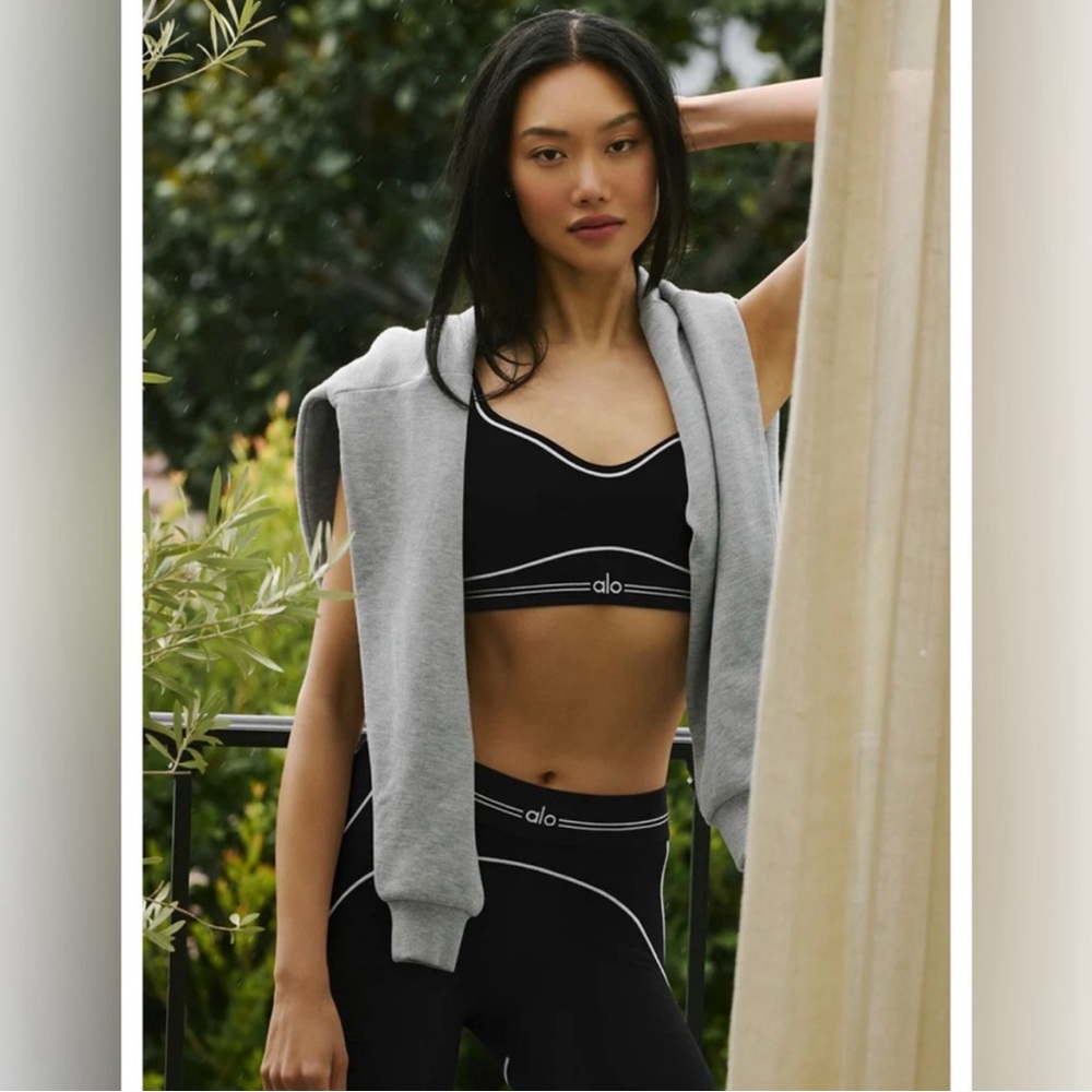 ALO Yoga Black and White Set